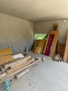 Montáž krabiček do monolitických zdí v kuchyni a obývacím pokoji-NEBUŠICE