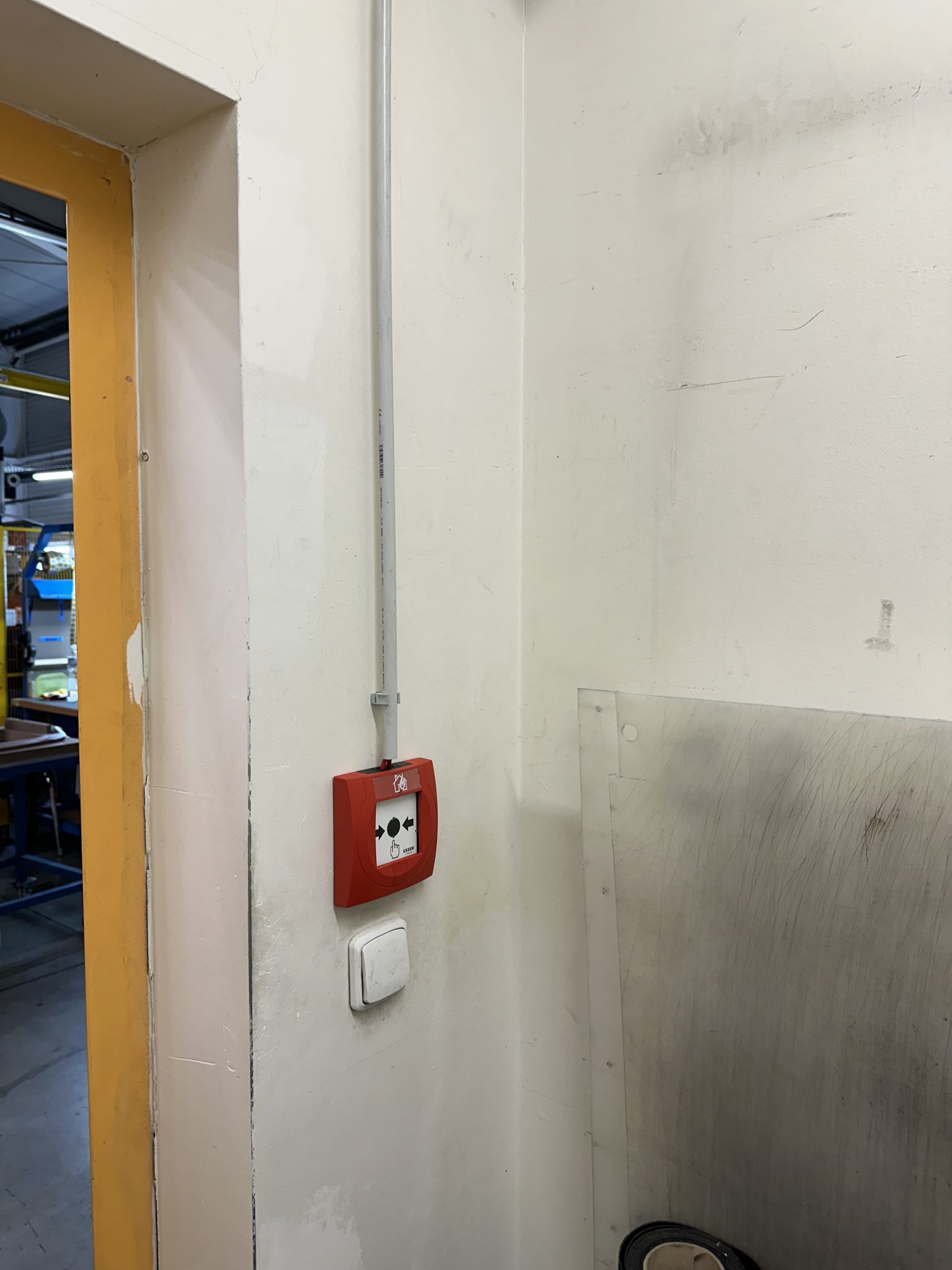 Požární tlačítkový hlásič - Výrobní hala - NEVEON (602)
