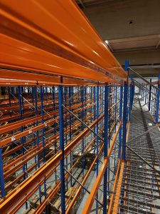 Uchycení kabeláže pro opticko-kouřové hlásiče v regálových prostorech-Skladová hala-D (SEGRO)
