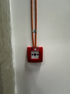 Zapojení adresovatelných tlačítek hlásičů ve skladu-Skladová hala-D (SEGRO)