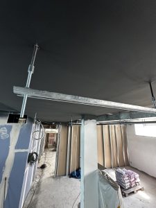 Uchycení podpěr pro kabelový žlab silnoproudu - KB Příbram