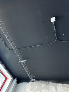 Uchycení silnoproudé kabeláže a propojení smyček osvětlení - KB Příbram